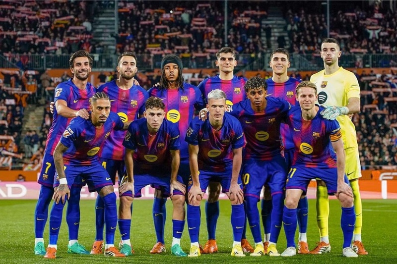 صندوق الاستثمار السعودي يستهدف لاعب برشلونة