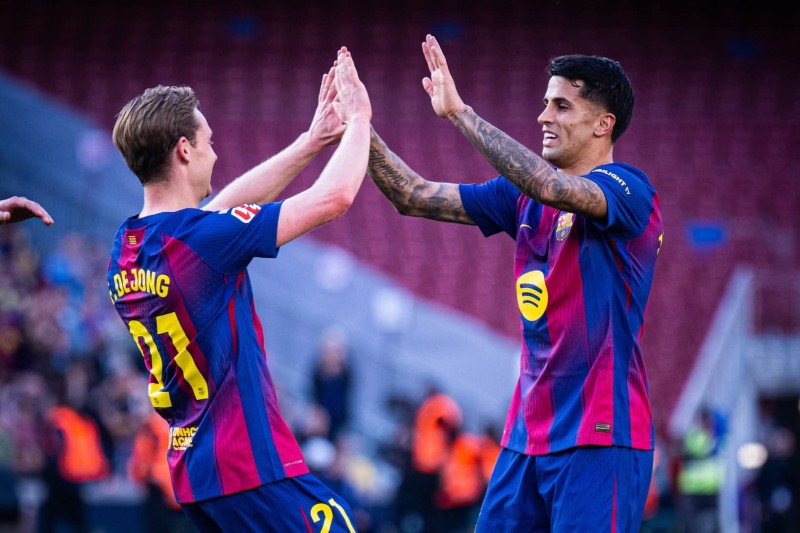 برشلونة يعبر ليفانتي بثلاثية ويقتنص صدارة الدوري الإسباني