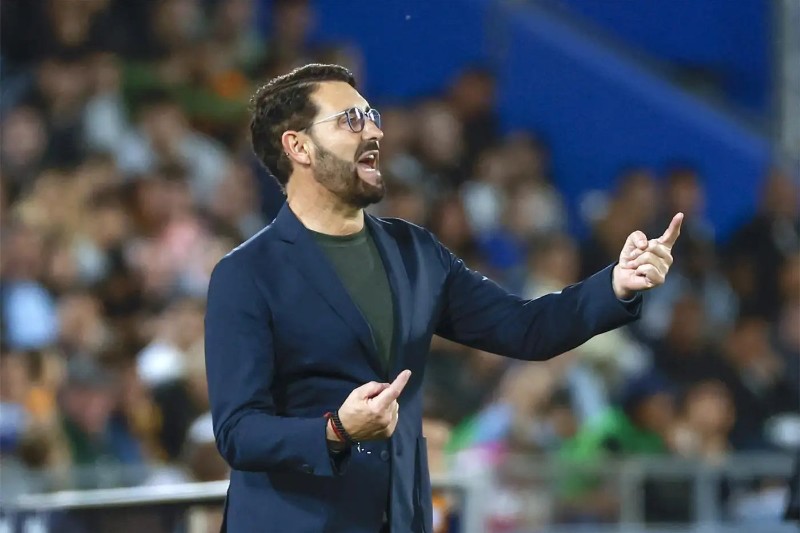 مدرب خيتافي يدافع عن عبد الكبير عبقار بعد طرده أمام أتلتيكو مدريد