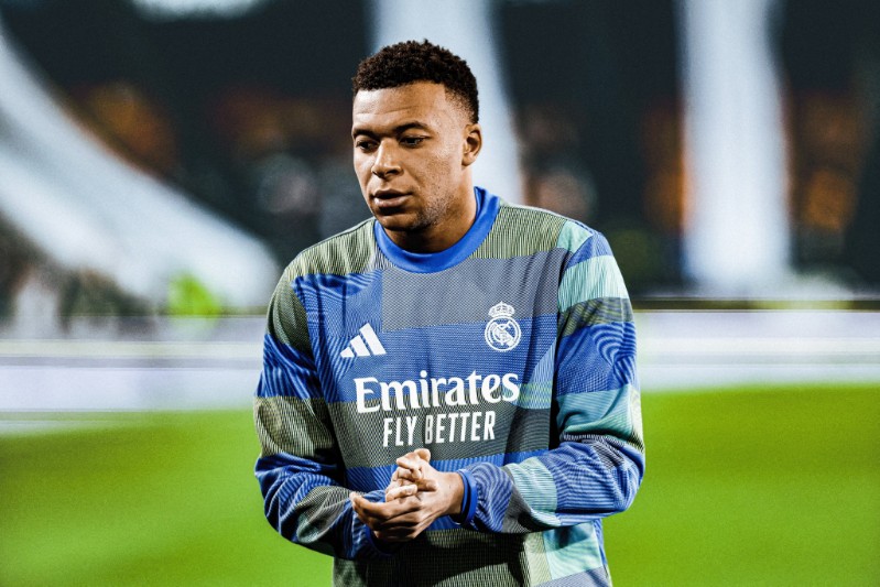 مبابي وكاريراس يعززان صفوف ريال مدريد في رحلة مانشستر سيتي