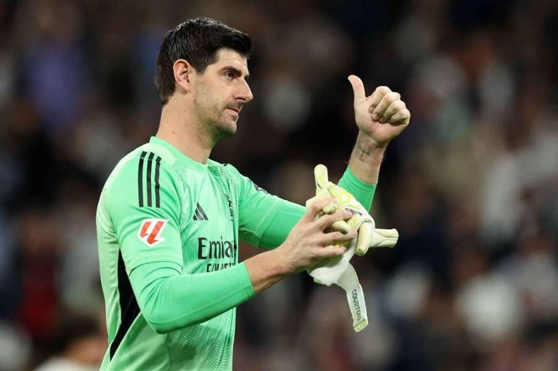 ريال مدريد يعلن إصابة حارسه كورتوا