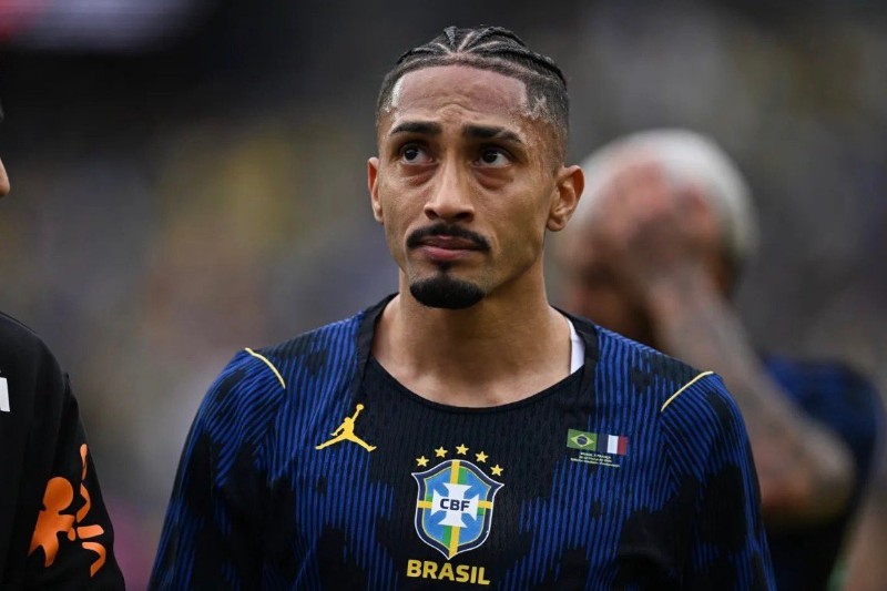 رافينيا يغيب عن برشلونة لخمسة أسابيع