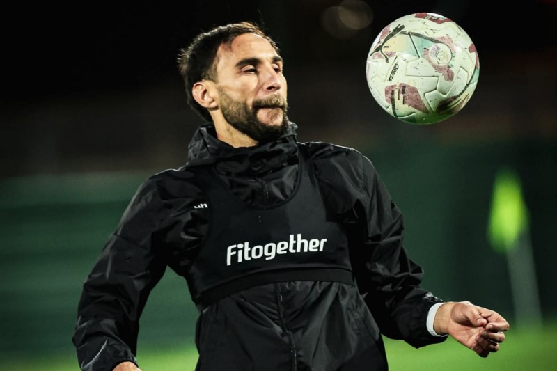 المغرب الفاسي يكشف جديد عيادته الطبية
