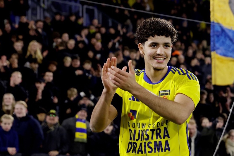 مدرب كامبور: باعوف موهبة عالمية وقيمة بيعه أكثر من 5 ملايين يورو