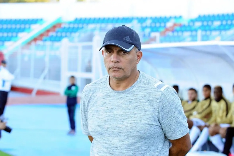 طاليب يهاجم المدافع ديوب وجامعة الكرة