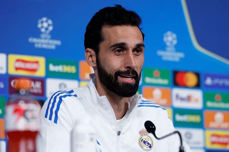 أربيلوا: التواضع والطموح مفتاح ريال مدريد لإقصاء مانشستر سيتي