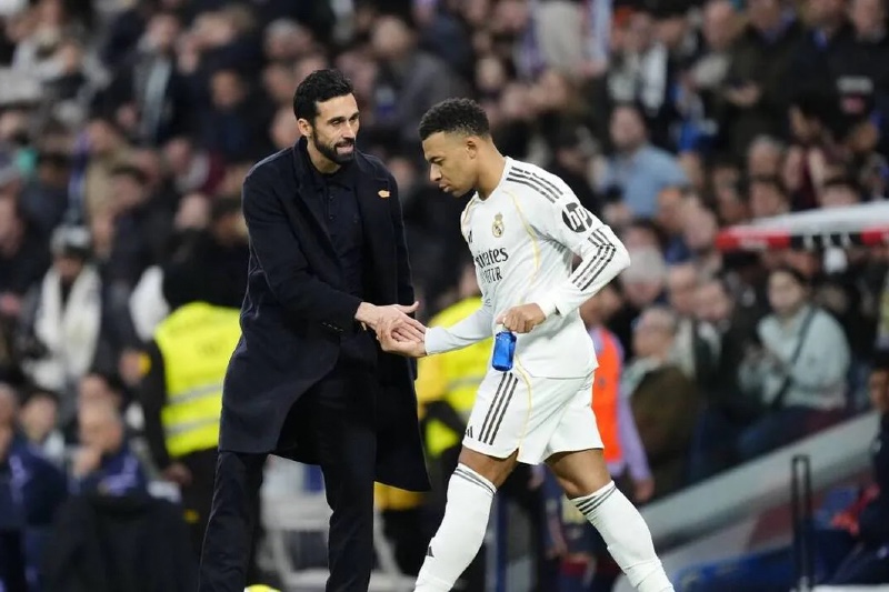 أربيلوا متفائل بتأثير عودة مبابي لريال مدريد ويراهن على جاهزيته