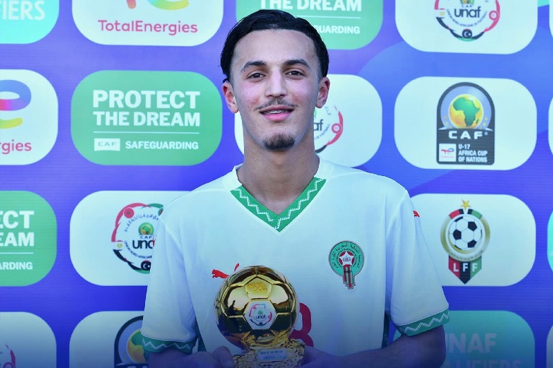 البوجوفي ينال جائزة "الأفضل" أمام مصر