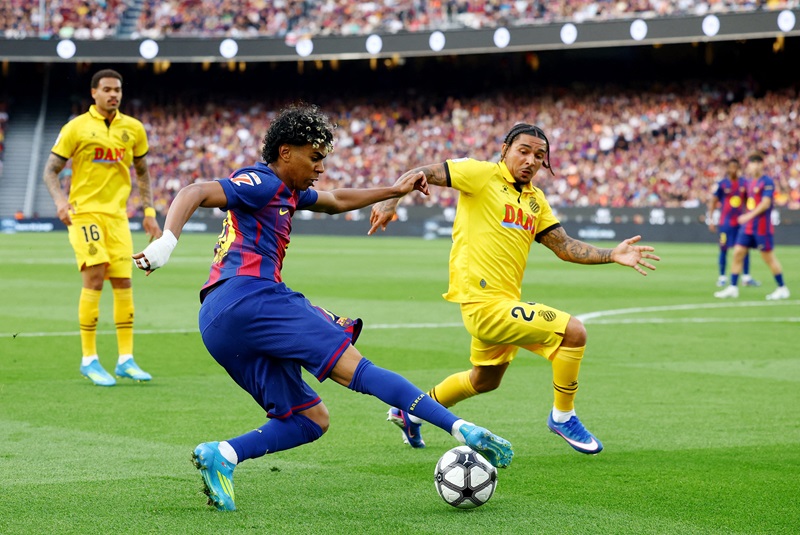 برشلونة يصالح جماهيره برباعية في مرمى إسبانيول بالدوري الإسباني