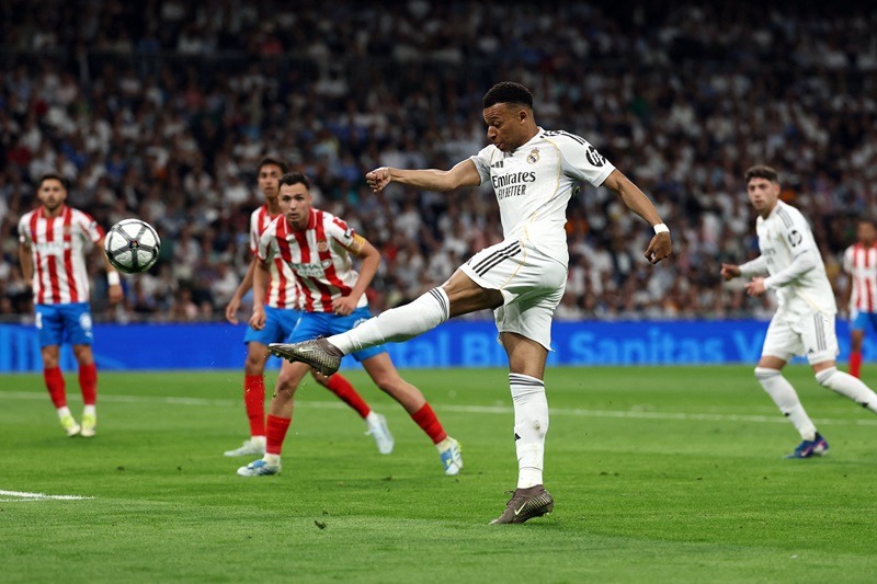 ريال مدريد يقدم هدية جديدة لبرشلونة ويتعادل مع جيرونا في "الليغا"