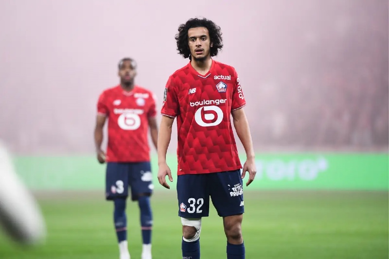 رغم تجديد عقده.. باريس سان جيرمان يتحرك بقوة لضم أيوب بوعدي