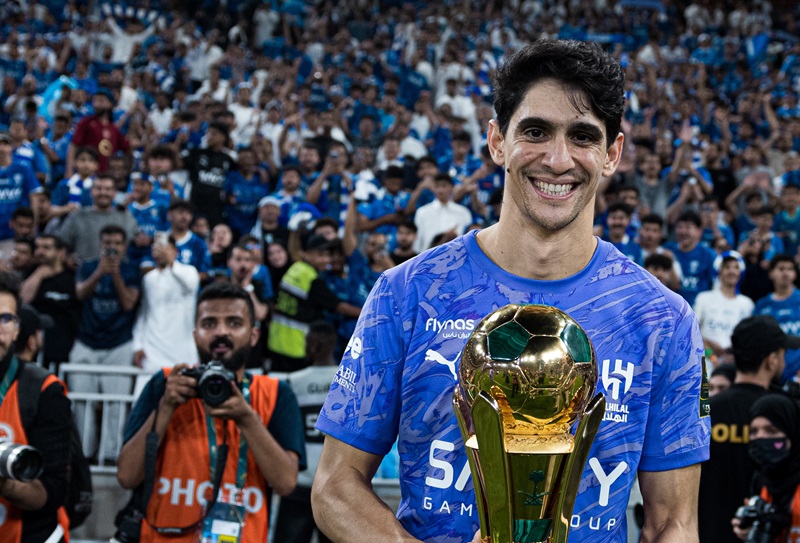 بونو يكتب التاريخ برقم جديد بعد التتويج بكأس خادم الحرمين الشريفين