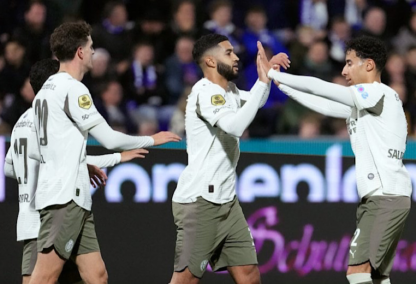 إيندهوفن يستعجل عودة الصيباري وصلاح الدين قبل كأس العالم