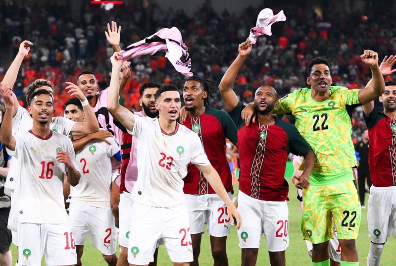"فيفا": المنتخب المغربي حسم "معركة كروية بكل المقاييس" أمام هولندا