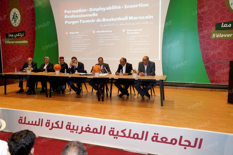 جامعة السلة تستعرض برنامج التطوير
