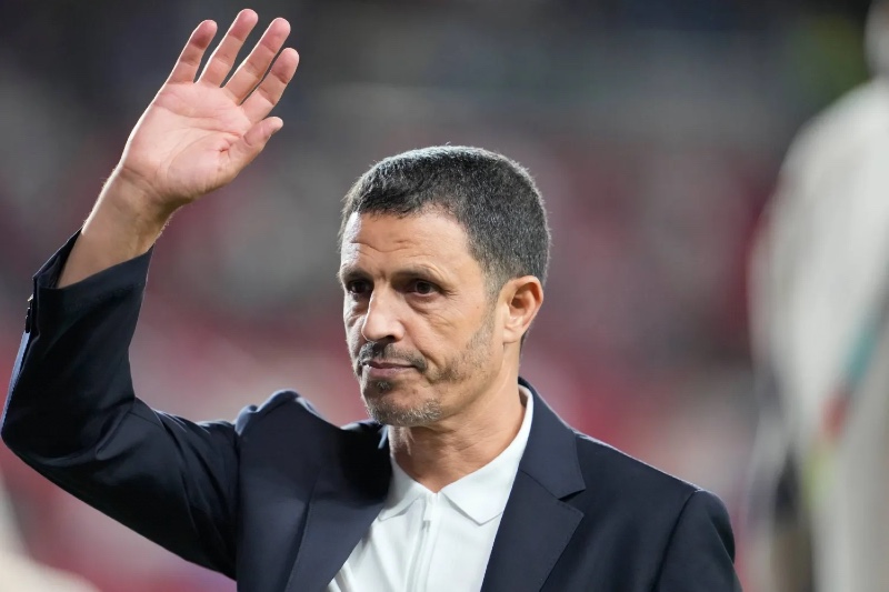 سلامي يشيد بمردود الأردن أمام الجزائر وينتقد الحكم بسبب فترة التوقف