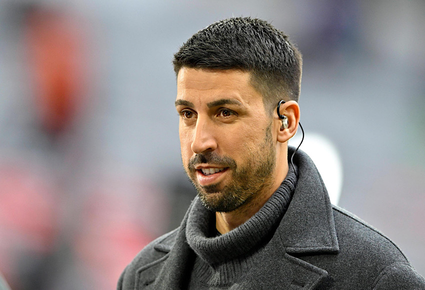 تقارير: مورينيو يرغب في ضم سامي خضيرة ليساعده في تدريب ريال مدريد