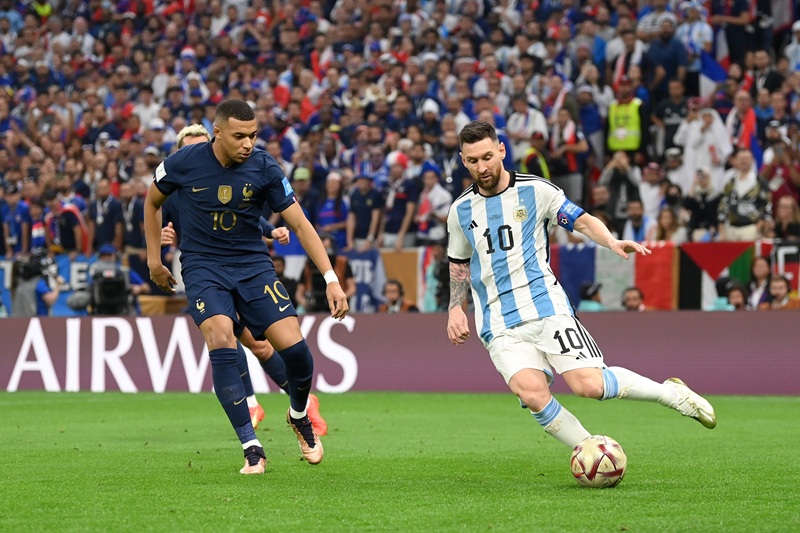 3 معايير تفصل بين ميسي ومبابي