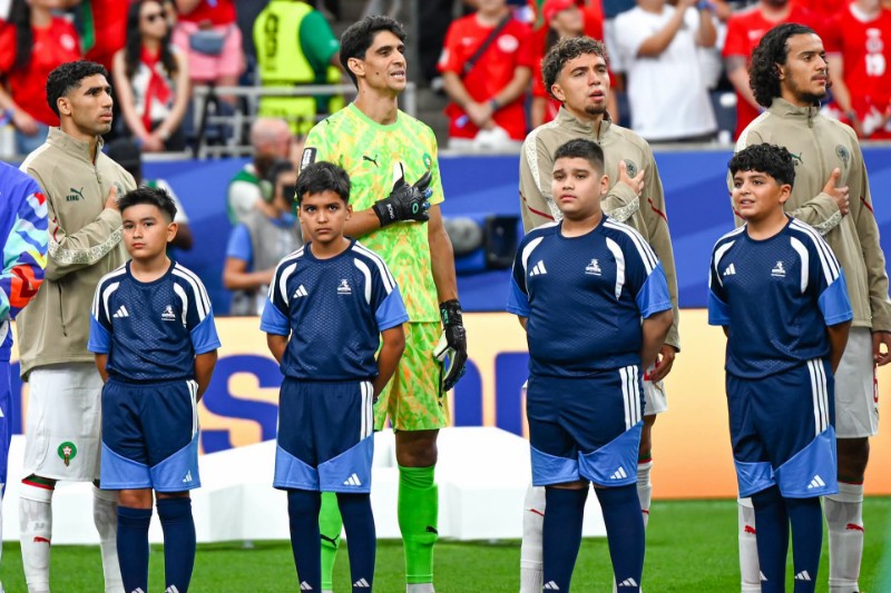 المغاربة يتألقون في تصنيف "فيفا".. صيباري وحكيمي وبونو ضمن الأفضل