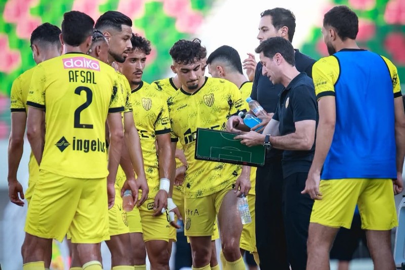 المغرب الفاسي يبرم ثلاث صفقات.. ويحدد موعد استئناف الاستعداد للموسم المقبل
