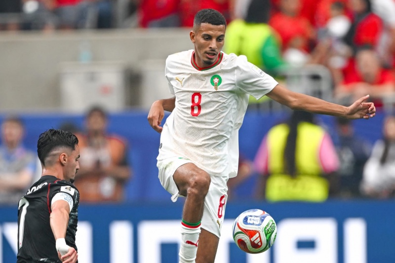 "فيفا": أوناحي قطعة المغرب الأساسية.. والرقم 8 الذي أبهر العالم