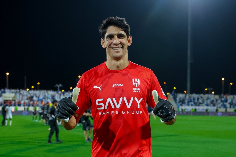الهلال السعودي يحسم رسميا في مستقبل حامي العرين ياسين بونو