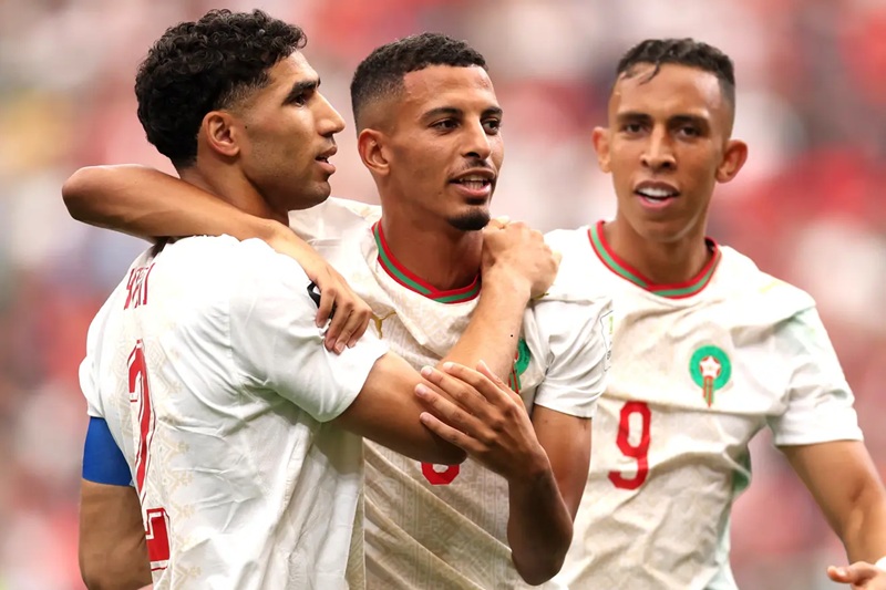"الكاف" تشيد بإنجاز المغرب التاريخي بعد بلوغ ربع نهائي كأس العالم