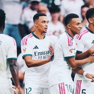 ريال مدريد يهزم ملقة برباعية نظيفة ويتصدر الدوري الإسباني مؤقتا
