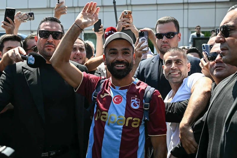 رسميا.. محمد صلاح يوقع عقدا لمدة عامين مع طرابزون سبور التركي