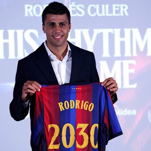 رودري يبدأ صفحة جديدة مع برشلونة ويضع دوري الأبطال ضمن أهدافه