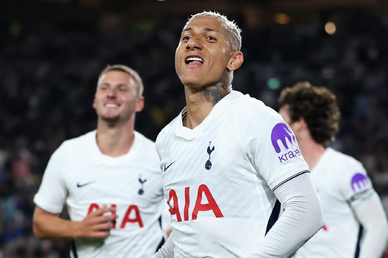 توتنهام يفوز على تشيلسي وديا