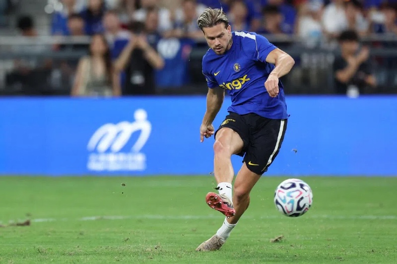 ألونسو يشيد بمودريك العائد بعد غياب