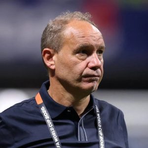 مدرب الغابون يصف المنتخب المغربي بـ"الغول" ويعلق: نراهن على اللعب الجماعي