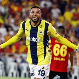 النصيري ينعش خزينة إشبيلية بـ3 ملايين يورو.. وفنربخشة ممنوع من التعاقدات قبل الأداء