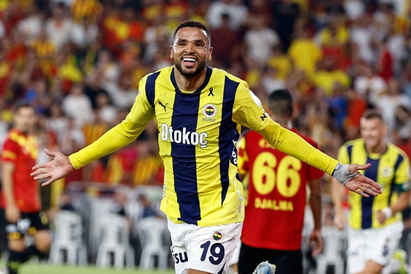 النصيري ينعش خزينة إشبيلية بـ3 ملايين يورو.. وفنربخشة ممنوع من التعاقدات قبل الأداء