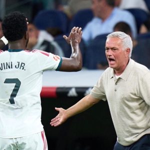 البرتغالي جوزيه مورينيو يدافع عن نجوم ريال مدريد ضد صيحات الاستهجان