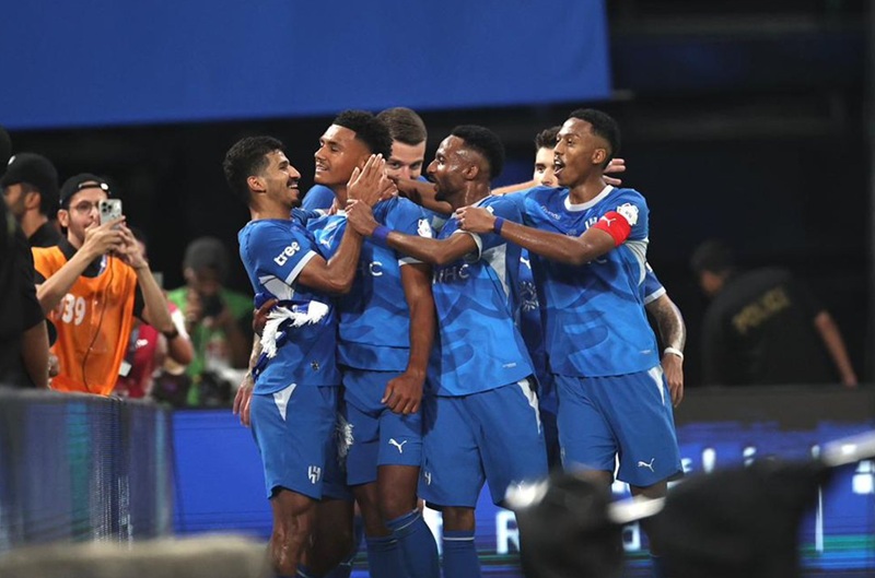 الهلال يهزم الأهلي بثلاثية نظيفة
