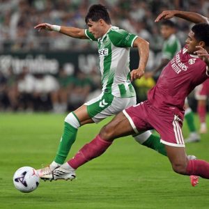 بيتيس يلحق بريال مدريد الهزيمة الأولى في الدوري الإسباني ويهدد صدارته