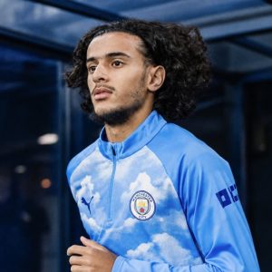بوعدي يتألق في كأس الرابطة الإنجليزية