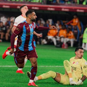 "هاتريك" صلاح يقود طرابزون سبور لاكتساح غلطة سراي في الدوري التركي