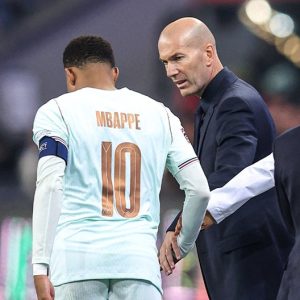 زيدان يثير قلق ريال مدريد بشأن إصابة مبابي معلقا: "لا تبشر بالخير"