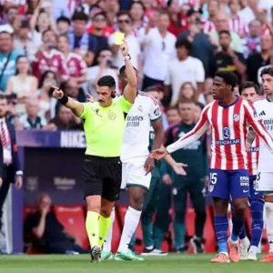 لجنة الحكام تفجرها بعد ديربي مدريد