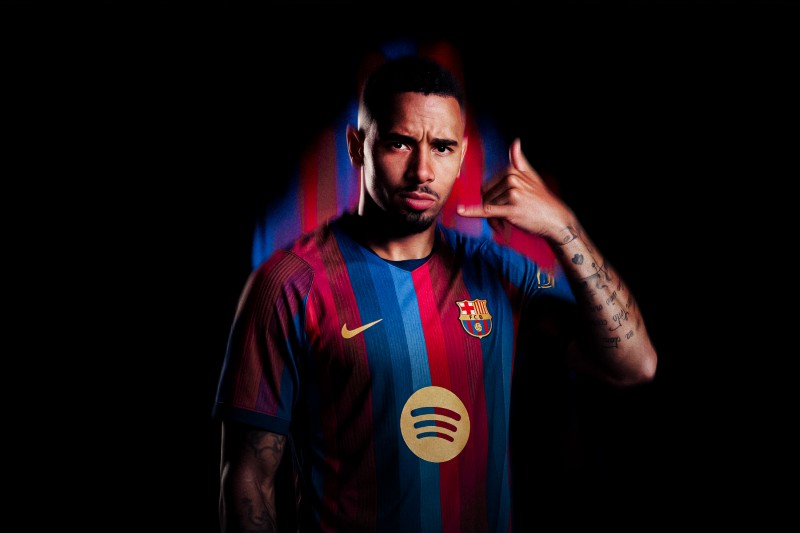 برشلونة يعلن حسم صفقة البرازيلي غابرييل جيسوس من أرسنال