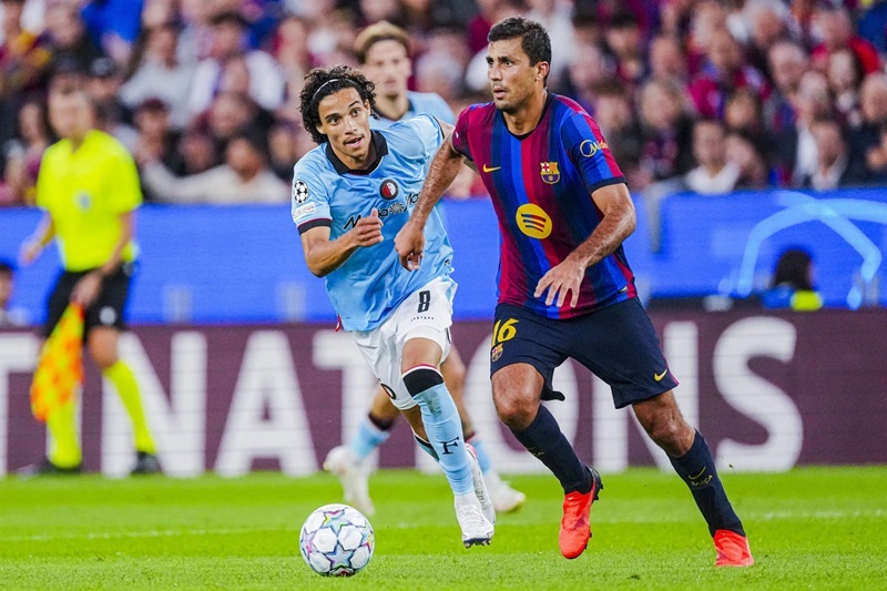 رودري: برشلونة ليس مرشحا للأبطال