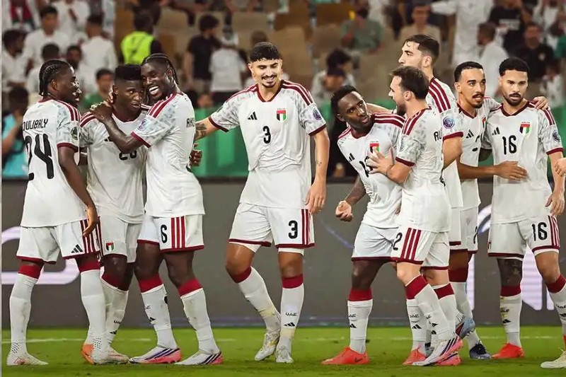 الإمارات تنهي مجموعات "خليجي" متصدرة