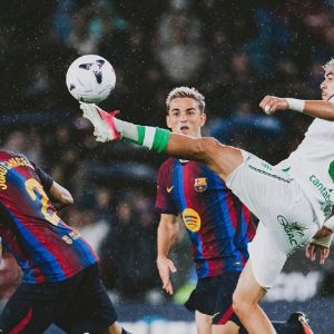 الزابيري: حققت حلم الطفولة باللعب أمام برشلونة.. نعاني مشاكل دفاعية في راسينغ
