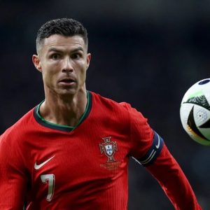 الاتحاد البرتغالي يقرر إيقاف رونالدو 30 يوماً وتغريمه 255 يورو