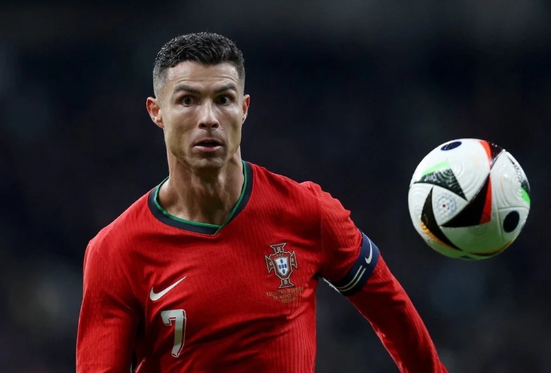 الاتحاد البرتغالي يقرر إيقاف رونالدو 30 يوماً وتغريمه 255 يورو