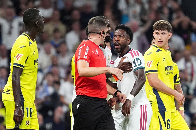 رسميًا.. فينيسيوس يغيب عن أربع مباريات لريال مدريد بينها الكلاسيكو
