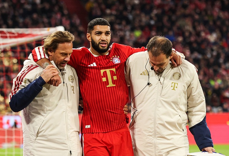 إصابة تُجبر الصيباري على مغادرة قمة بايرن ميونخ وبوروسيا دورتموند مبكراً